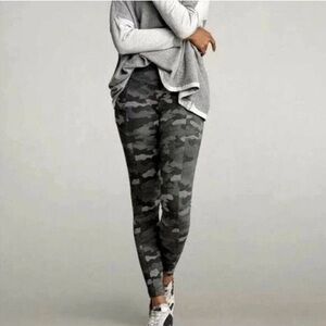 CAbi 3931 ATC Camo Leggings Size Medium